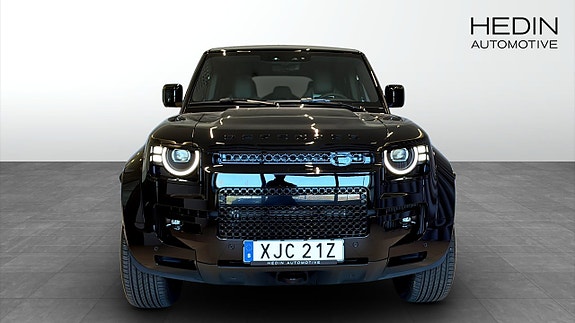 Land Rover Defender 110 8 of 19