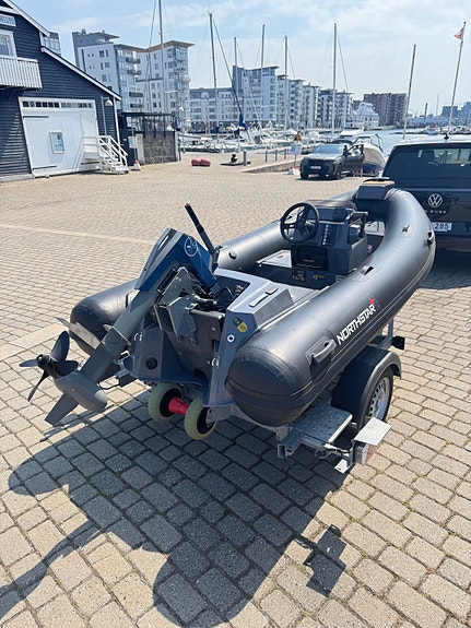 Northstar Axis 3,4. Vi säljer vår demobåt - lite använd, i mycket fint skick. 2 of 8