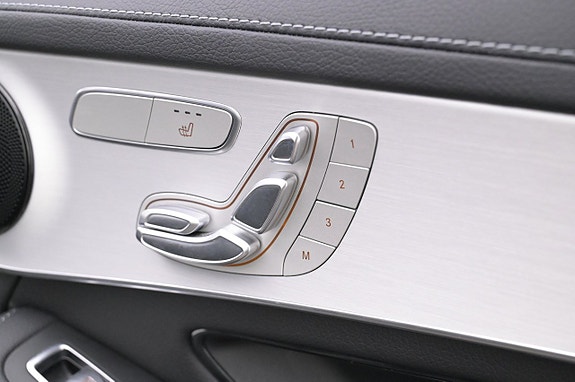Mercedes-Benz GLC300 de 14 of 27