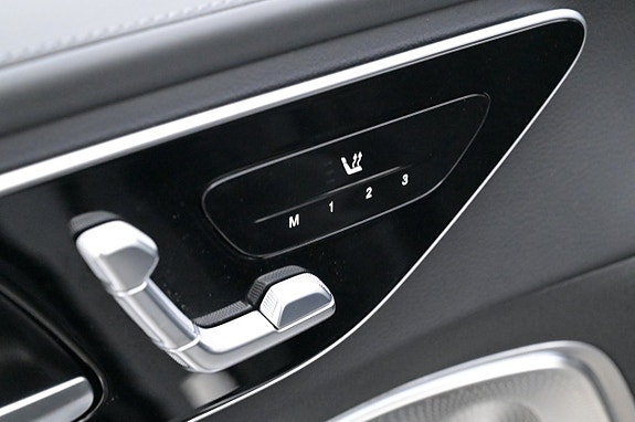 Mercedes-Benz C300 14 of 27