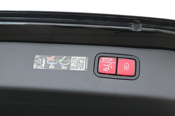 Mercedes-Benz C300 23 of 27
