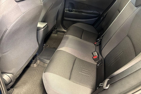 Toyota C-HR 13 of 19