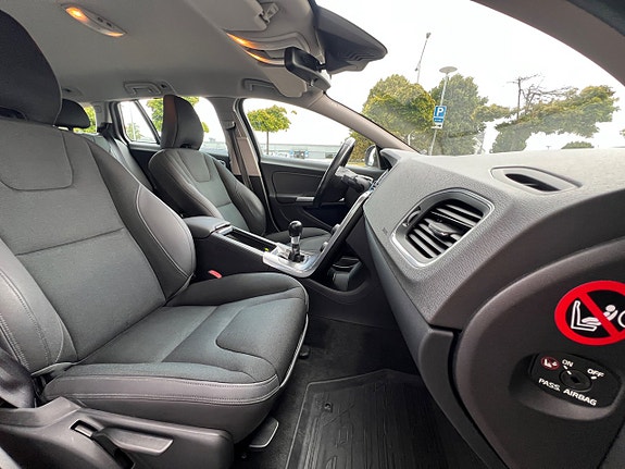 Volvo V60 14 of 23
