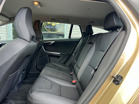 Volvo V60 11 of 23