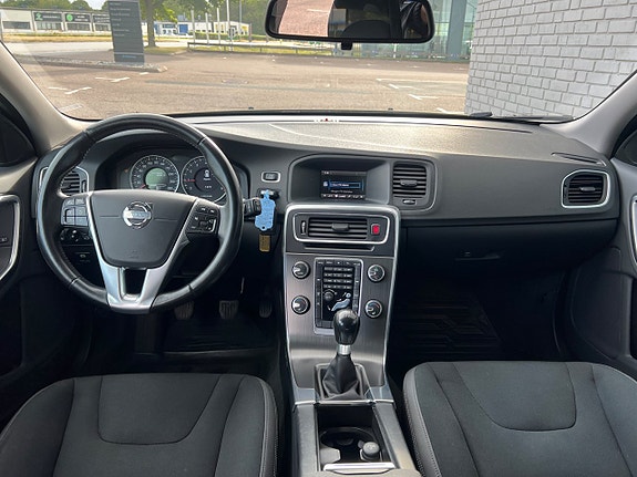 Volvo V60 8 of 23