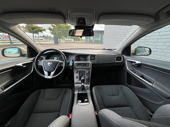 Volvo V60 9 of 23