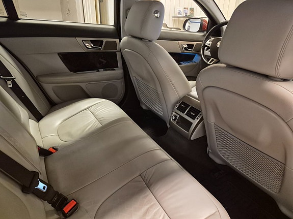 Jaguar XF 11 of 11