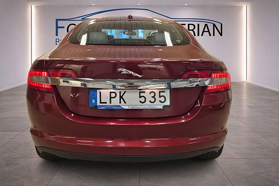 Jaguar XF 5 of 11