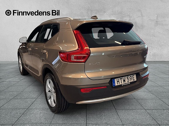 Volvo XC40 3 of 11