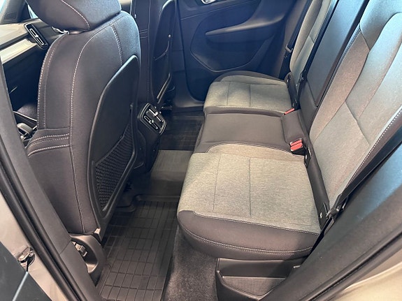 Volvo XC40 8 of 11