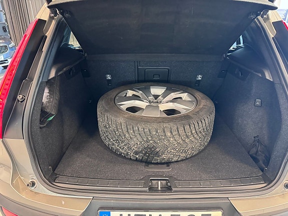 Volvo XC40 5 of 11