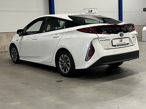 Toyota Prius Plug-in Hybrid 4 of 26