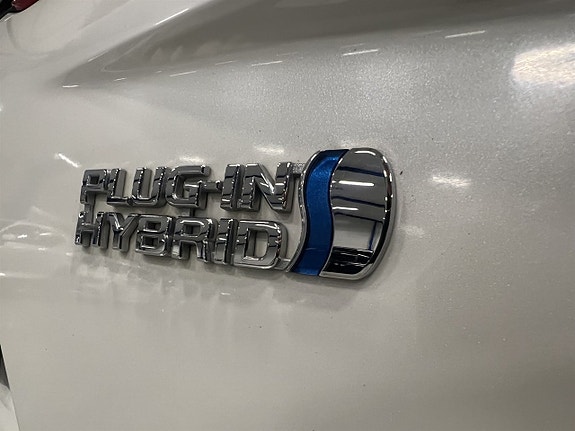 Toyota Prius Plug-in Hybrid 25 of 26