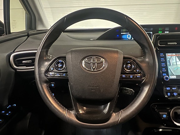 Toyota Prius Plug-in Hybrid 9 of 26