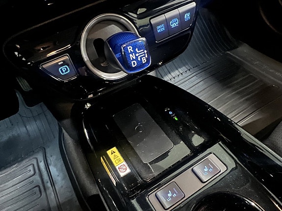 Toyota Prius Plug-in Hybrid 16 of 26