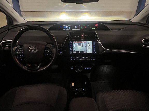 Toyota Prius Plug-in Hybrid 15 of 26