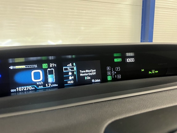 Toyota Prius Plug-in Hybrid 21 of 26