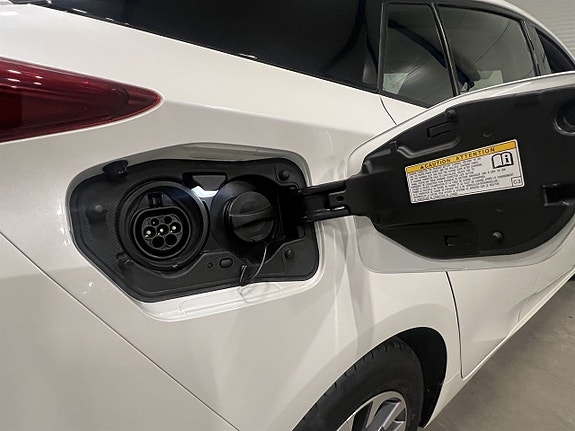 Toyota Prius Plug-in Hybrid 24 of 26