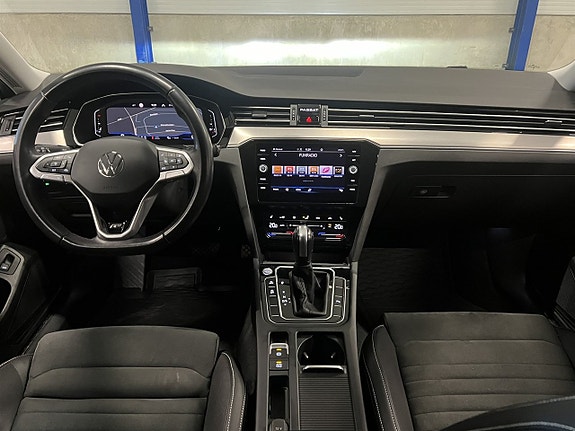 Volkswagen Passat 16 of 26