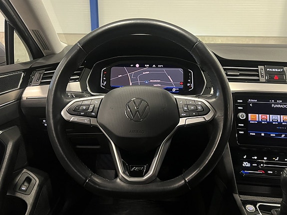 Volkswagen Passat 10 of 26