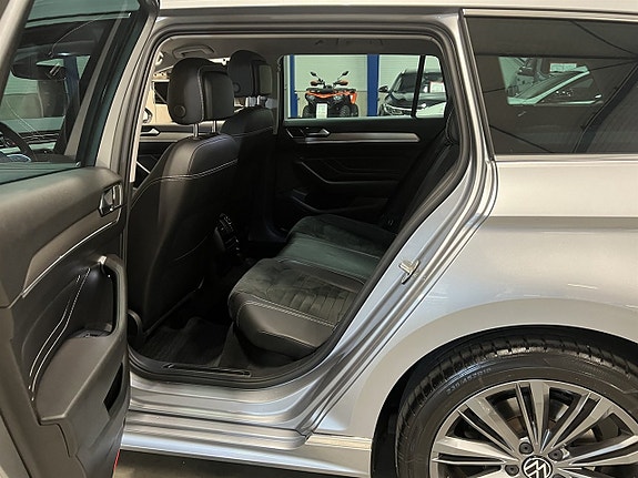 Volkswagen Passat 13 of 26