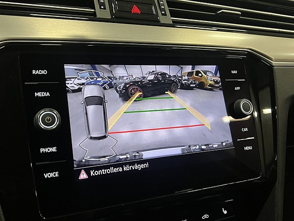 Volkswagen Passat 17 of 26