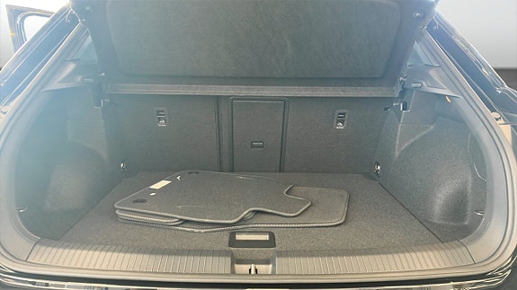 Volkswagen T-Roc 12 of 12