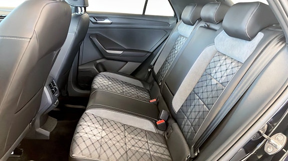 Volkswagen T-Roc 11 of 12