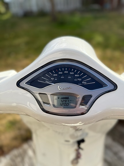 Piaggio Vespa Primavera 5T 50cc 4 of 5