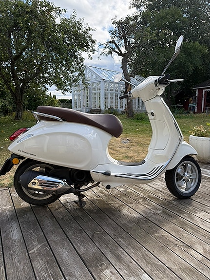 Piaggio Vespa Primavera 5T 50cc 3 of 5