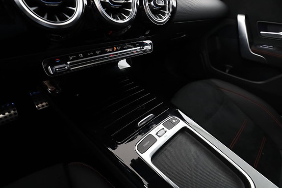 Mercedes-Benz CLA200 24 of 30