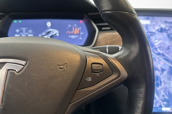 Tesla Model S 28 of 30