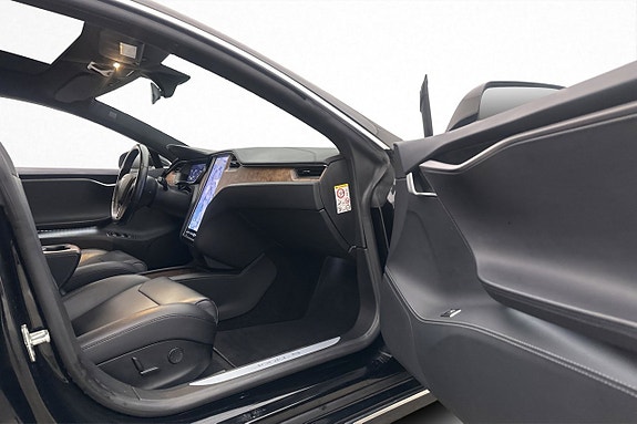 Tesla Model S 22 of 30