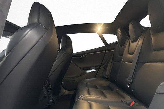 Tesla Model S 24 of 30
