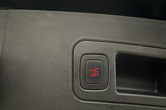 Tesla Model S 25 of 30
