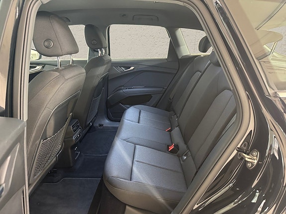 Audi Q4 e-tron 6 of 7