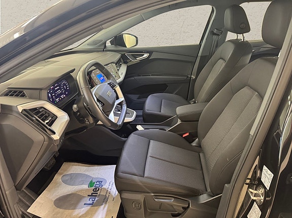 Audi Q4 e-tron 3 of 7