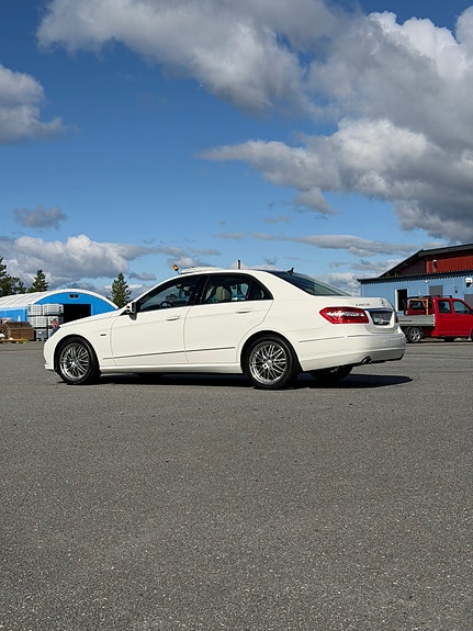 Mercedes-Benz E350 2 of 9