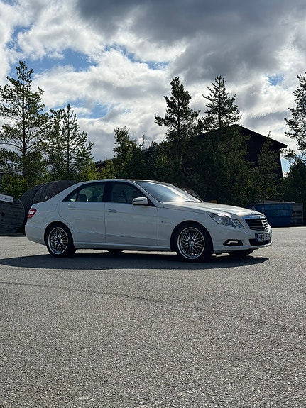 Mercedes-Benz E350 5 of 9