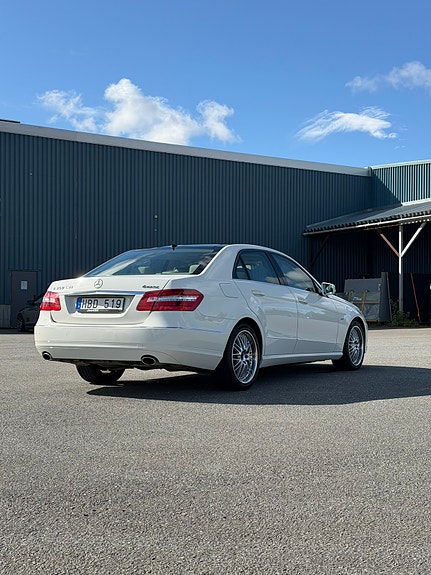 Mercedes-Benz E350 4 of 9