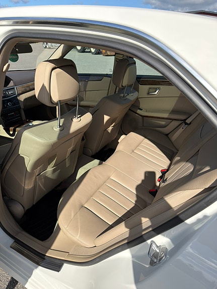Mercedes-Benz E350 7 of 9