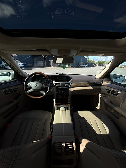 Mercedes-Benz E350 8 of 9