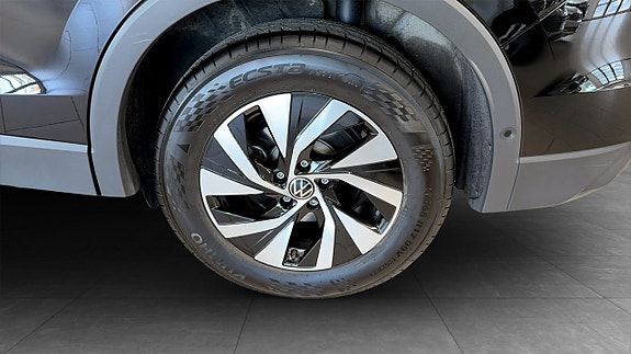 Volkswagen Tiguan 8 of 15