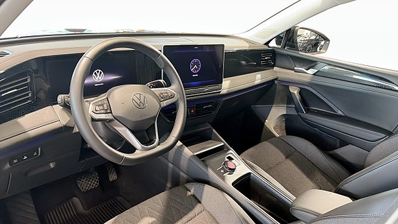Volkswagen Tiguan 3 of 15