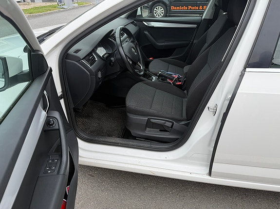 Skoda Octavia 9 of 12