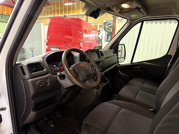 Nissan Interstar 5 of 9