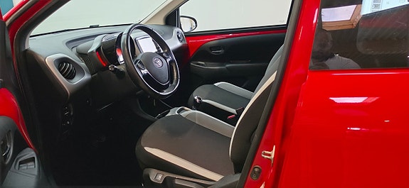 Toyota Aygo 7 of 22