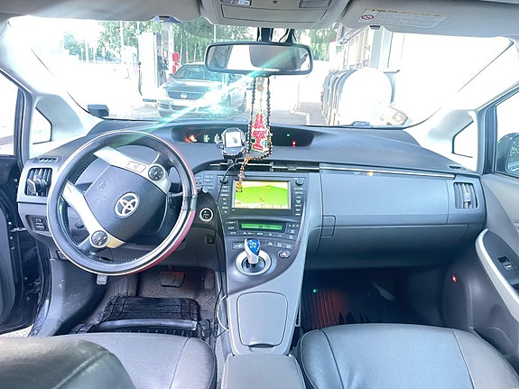 Toyota Prius 7 of 10