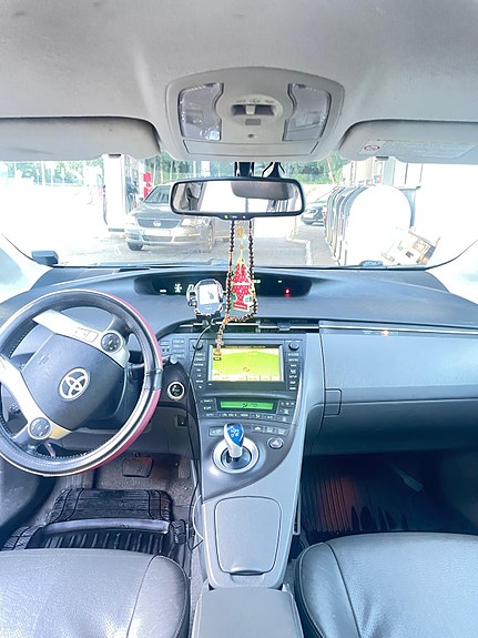 Toyota Prius 3 of 10