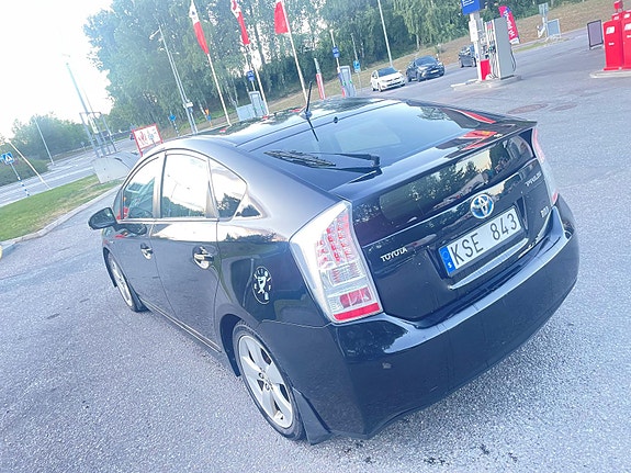 Toyota Prius 4 of 10